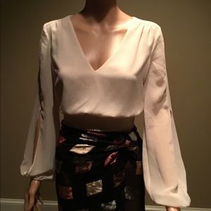 BEBE BEIGE MESH SLEEVE CROP TOP